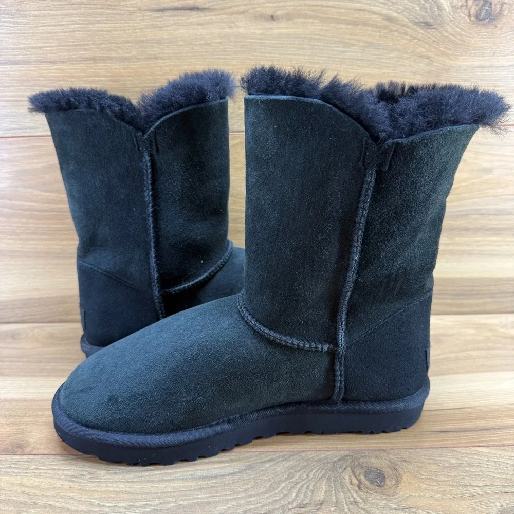 UGG Bailey Button Short Boots Womens 9 Black Suede Shearling Fur Lined Cozy